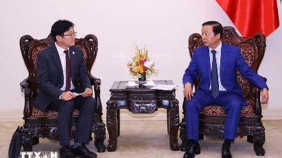 Deputy PM meets Samsung E&A executive to discuss Mekong Delta water projects