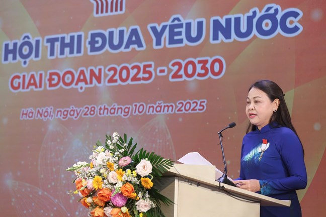 Bà Nguyễn Thị Thu Hà, Ủy viên Trung ương Đảng, Phó Chủ tịch - Tổng Thư ký Ủy ban Trung ương Mặt trận Tổ quốc Việt Nam phát biểu khai mạc Đại hội. Ảnh: Mặt trận.