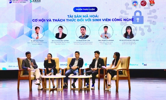 Các chuyên gia trong phiên thảo luận “Tài sản mã hóa: Cơ hội và thách thức đối với sinh viên công nghệ”