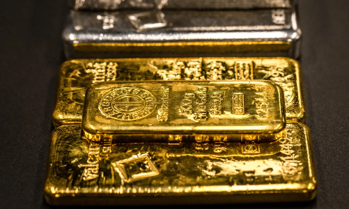 Giá vàng “bốc hơi” hơn 130 USD/oz, SPDR Gold Trust xả 8 tấn