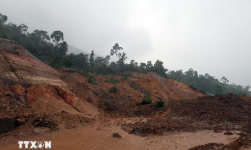 Khắc phục các điểm sạt lở nghiêm trọng trên cao tốc La Sơn - Hoà Liên