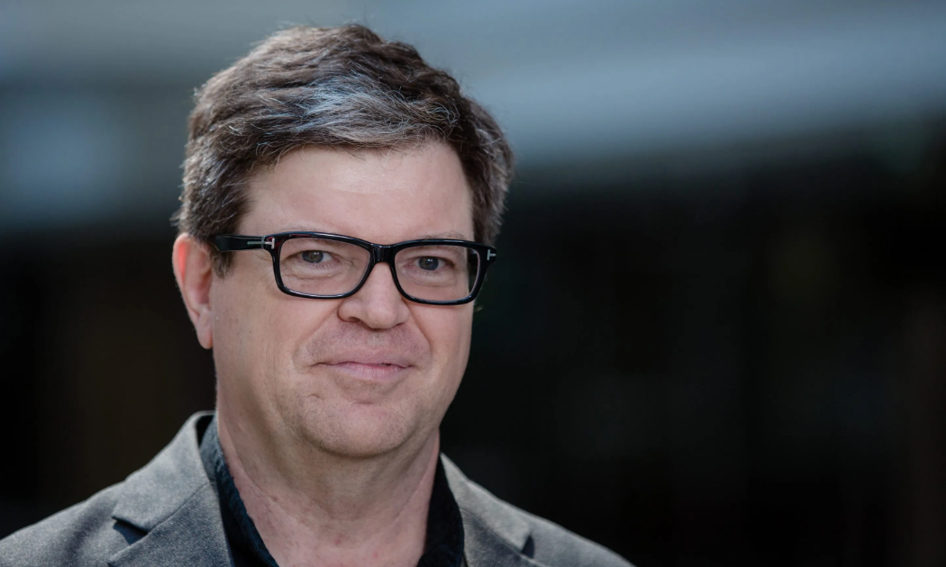 Ông Yann LeCun hiện là giáo sư tại Trung tâm Nghiên cứu Toán học Courant (Đại học New York) và là chủ nhân của Giải thưởng Turing năm 2018 - được ví như “Nobel của ngành khoa học máy tính”. 
