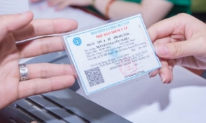 Tặng thẻ bảo hiểm y tế cho người khó khăn dịp Tết Bính Ngọ