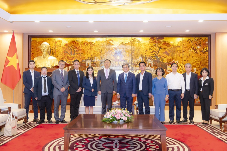 Phó Chủ tịch UBND thành phố Hà Nội Trương Việt Dũng tiếp và làm việc với Đoàn đại biểu Quảng Tây (Trung Quốc) vào ngày 27/10. (Ảnh: UBND Thành phố Hà Nội)