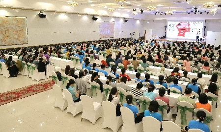 Hội thảo với sự tham gia của hơn 300 phụ nữ trong tỉnh.