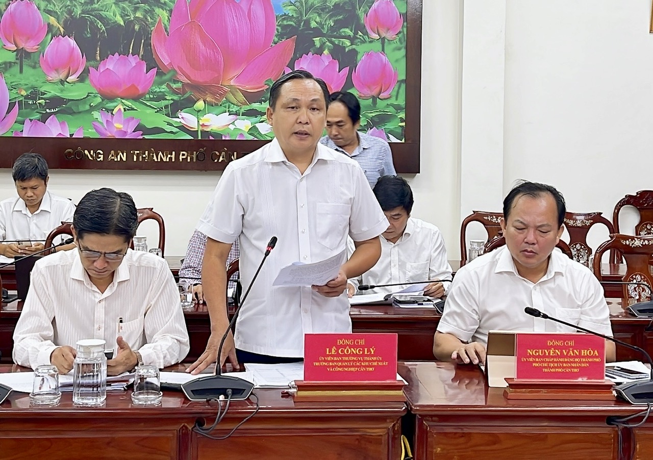 Ông Lê Công Lý, Trưởng Ban Quản lý các KCX và KCN TP. Cần Thơ phát biểu tại buổi làm việc - Ảnh: VGP/LS.