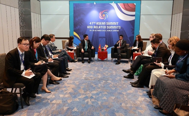 Hai Bộ trưởng nhất trí duy trì trao đổi đoàn thường xuyên để bàn bạc, kịp thời tháo gỡ khó khăn, vướng mắc trong hợp tác kinh tế-thương mại. Ảnh: TTXVN.