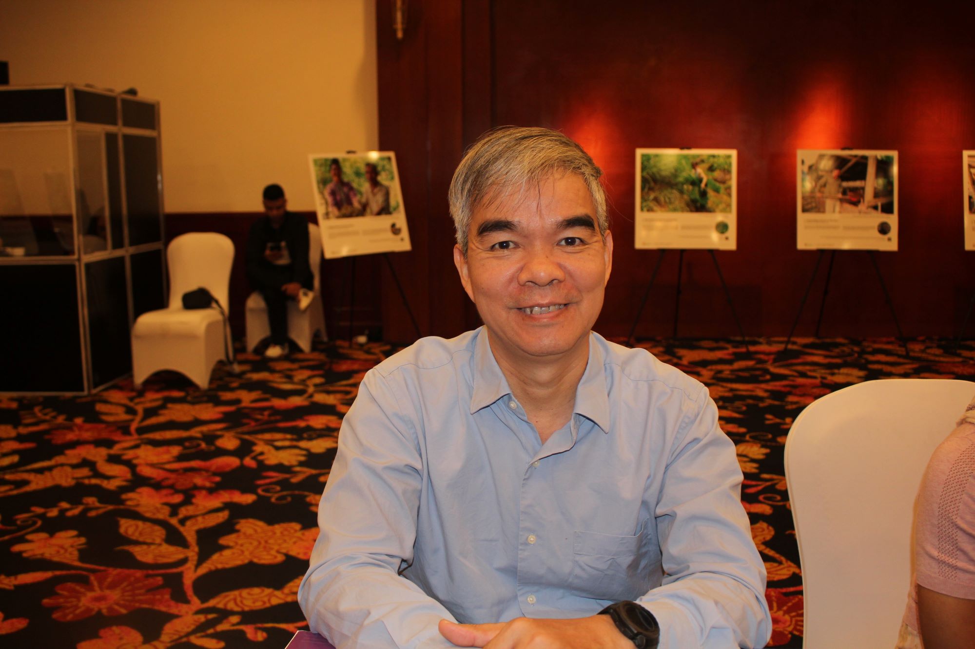 Ông Nguyễn Quang Tân: "Mô hình nông – lâm kết hợp giúp cải thiện cấu trúc đất". Ảnh: Chu Khôi.