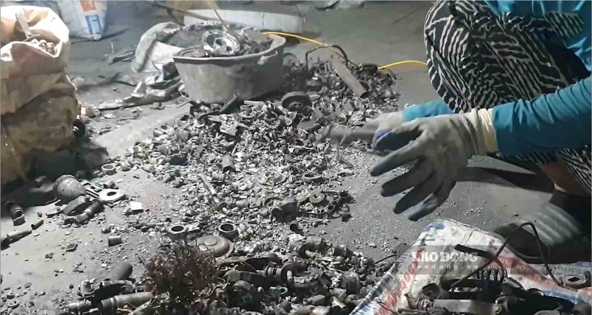 Hoạt động cô đúc nhôm ở làng nghề.