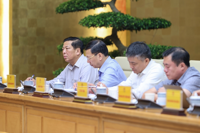 Đại diện các bộ, ngành tham dự cuộc họp - Ảnh: VGP