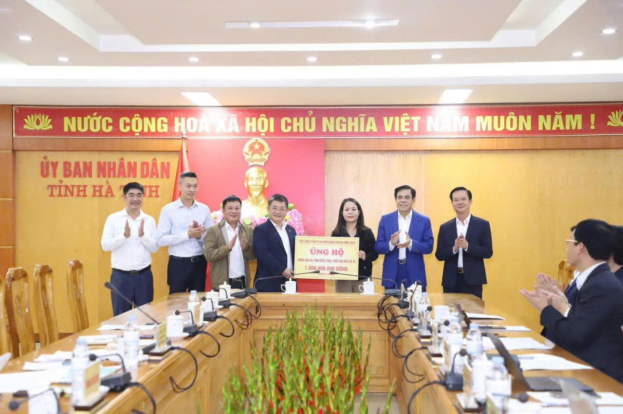 Tổng Công ty Đầu tư và Kinh doanh vốn Nhà nước (SCIC) đã ủng hộ nhân dân tỉnh Hà Tĩnh 1 tỷ đồng khắc phục thiệt hại bão số 10.