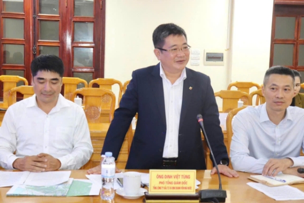 Ông Đinh Việt Tùng, Phó Tổng Giám đốc Tổng Công ty Đầu tư và Kinh doanh vốn Nhà nước (SCIC) phát biểu tại buổi làm việc