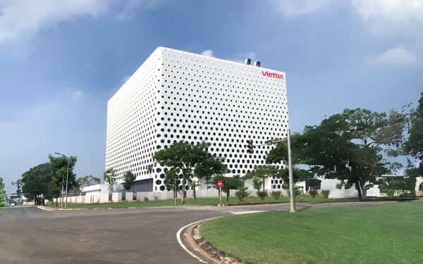 Trung tâm Dữ liệu lớn nhất Việt Nam tại Hòa Lạc- một biểu tượng cho hạ tầng số xanh của tập đoàn.