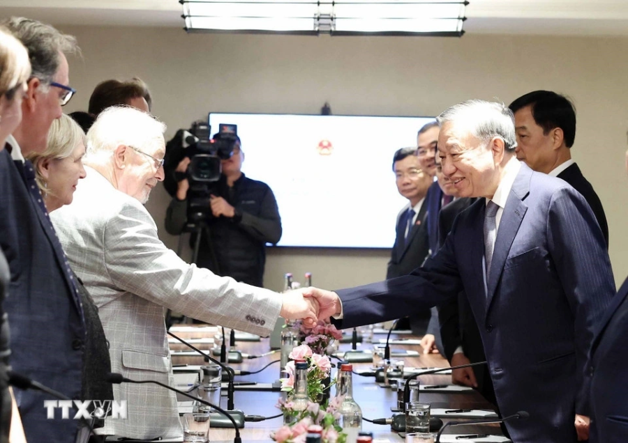 Tổng Bí thư Tô Lâm tiếp Tổng Bí thư Đảng Cộng sản Anh Robert Griffiths. Ảnh: TTXVN