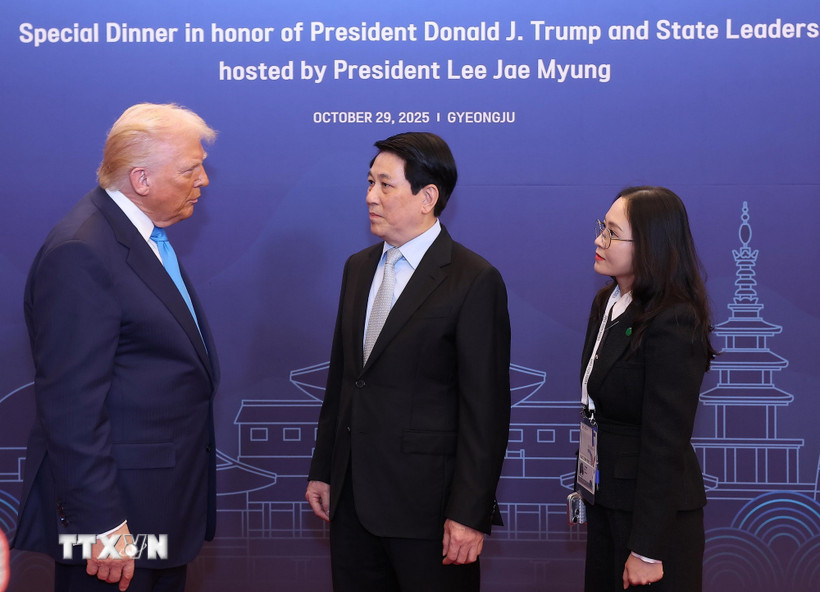 Chủ tịch nước Lương Cường với Tổng thống Hoa Kỳ Donald Trump.Ảnh: TTXVN.