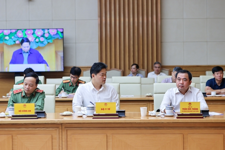 Đại diện lãnh đạo các bộ, ngành tham dự cuộc họp - Ảnh: VGP