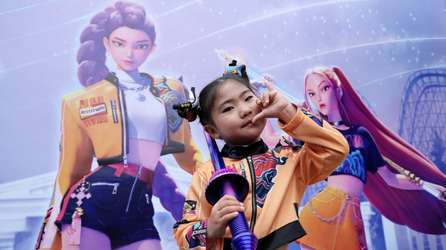 Trang phục chính thức của các thành viên HUNTR/X của thương hiệu Spirit Halloween đang cháy hàng trên mạng.