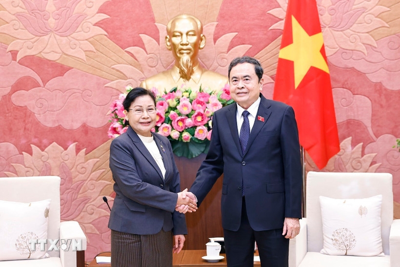 Chủ tịch Quốc hội Trần Thanh Mẫn tiếp bà Viengthong Siphandon, Chánh án Tòa án Nhân dân tối cao Lào.Ảnh: TTXVN.