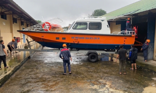 Khẩn trương vận chuyển hàng dự trữ quốc gia tới Huế trước ngày 31/10