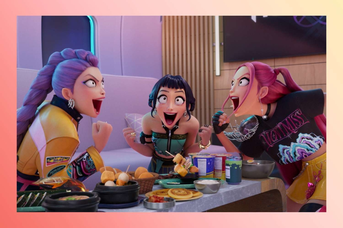 Bộ ba nhân vật chính trong&nbsp;K-pop Demon Hunters trong phim và cách mọi người hóa trang ngoài đời thực.