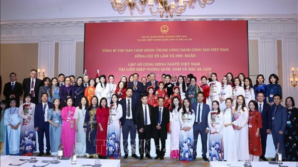 Tổng Bí thư Tô Lâm gặp gỡ cộng đồng người Việt và cán bộ Đại sứ quán Việt Nam tại Liên hiệp Vương quốc Anh và Bắc Ireland