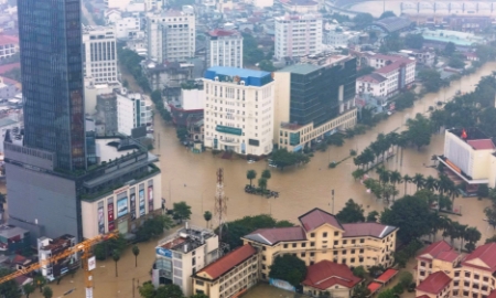 Thủ tướng Phạm Minh Chính: Bằng mọi biện pháp phải tiếp tế cho người dân tại các khu vực bị ngập sâu chia cắt