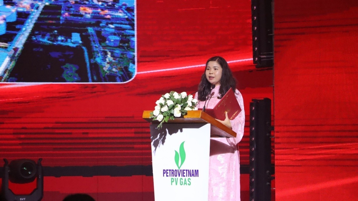 Bà Nguyễn Thị Quỳnh Ngọc - Tổng thư ký VietKings, Phó Viện trưởng Viện Kỷ lục Việt Nam đại diện công bố Quyết định xác lập Kỷ lục Việt Nam.