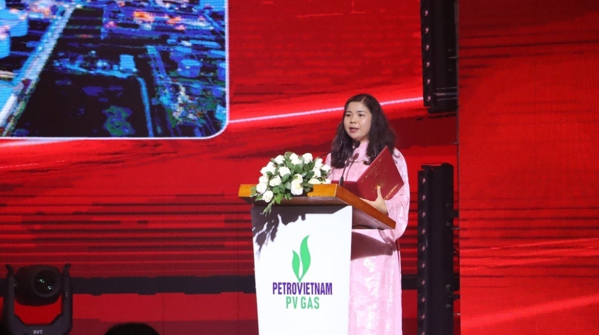 Bà Nguyễn Thị Quỳnh Ngọc - Tổng thư ký VietKings, Phó Viện trưởng Viện Kỷ lục Việt Nam đại diện công bố Quyết định xác lập Kỷ lục Việt Nam.