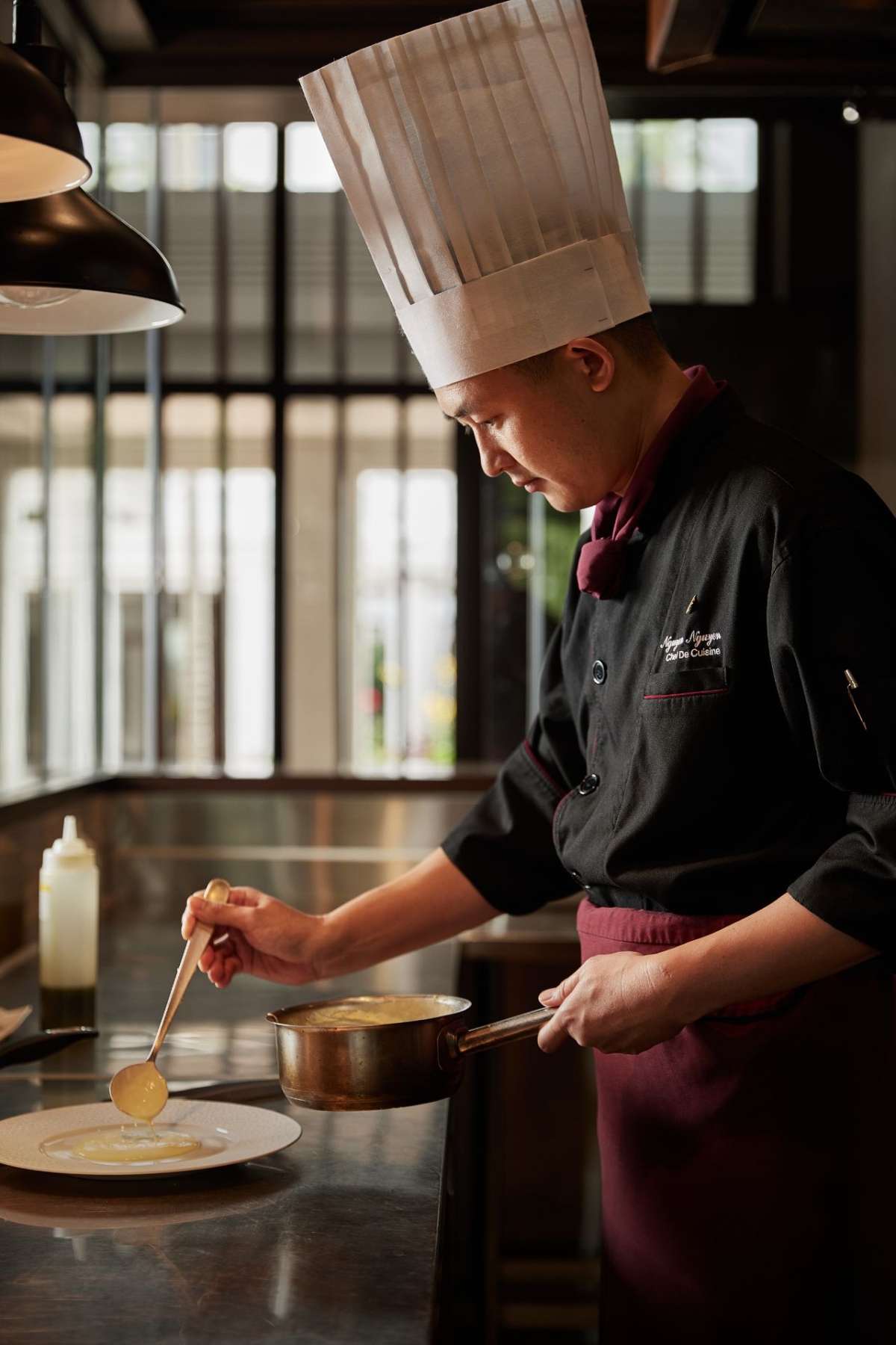 Bếp trưởng Nam Nguyên - Người “cầm nhịp” cho bản hòa âm vị giác của nhà hàng.