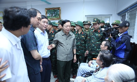 Bảo đảm an toàn tuyệt đối cho bệnh nhân vùng lũ ở Huế
