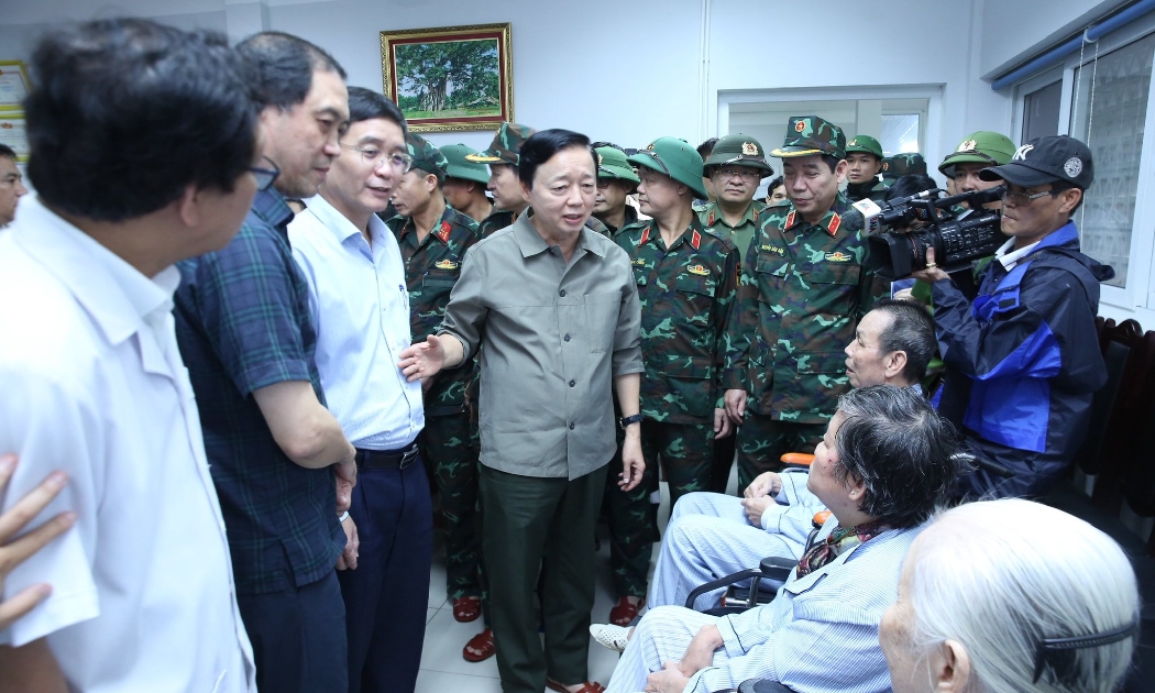 Phó Thủ tướng Trần Hồng Hà thăm hỏi động viên các bệnh nhân
