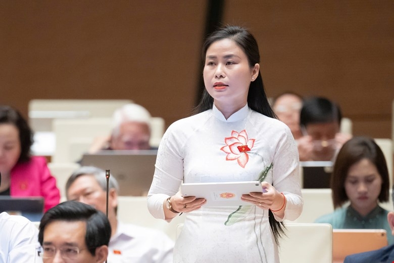 Đại&nbsp;biểu&nbsp;Đặng Thị Bảo Trinh, đoàn&nbsp;đại biểu Quốc hội thành phố&nbsp;Đà Nẵng, phát biểu tại hội trường.&nbsp;Ảnh: Quốc hội.