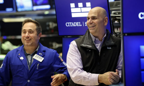 Chứng khoán Mỹ lập kỷ lục phiên thứ hai liên tiếp, giá dầu sụt 2%