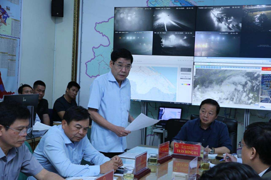 Trung tướng Nguyễn Văn Gấu, Thứ trưởng Bộ Quốc phòng, thông tin về các lực lượng quân đội sẵn sàng tham gia cứu hộ, cứu nạn