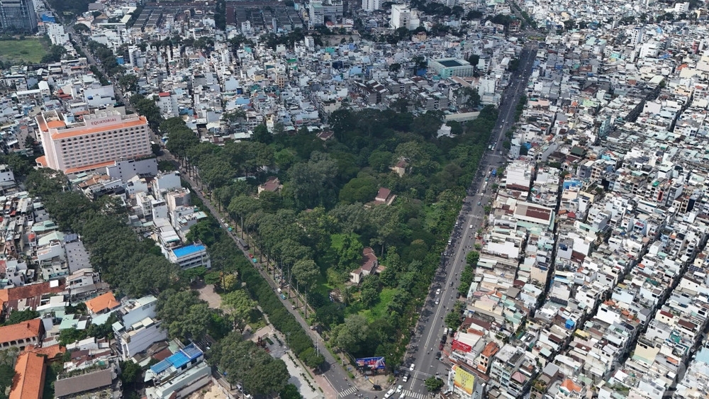 Khu đất 3 mặt tiền Lý Thái Tổ - Hùng Vương - Trần Bình Trọng này hiện được quy hoạch, xây dựng công viên và đài tưởng niệm nạn nhân Covid-19. Ảnh: Thế Anh