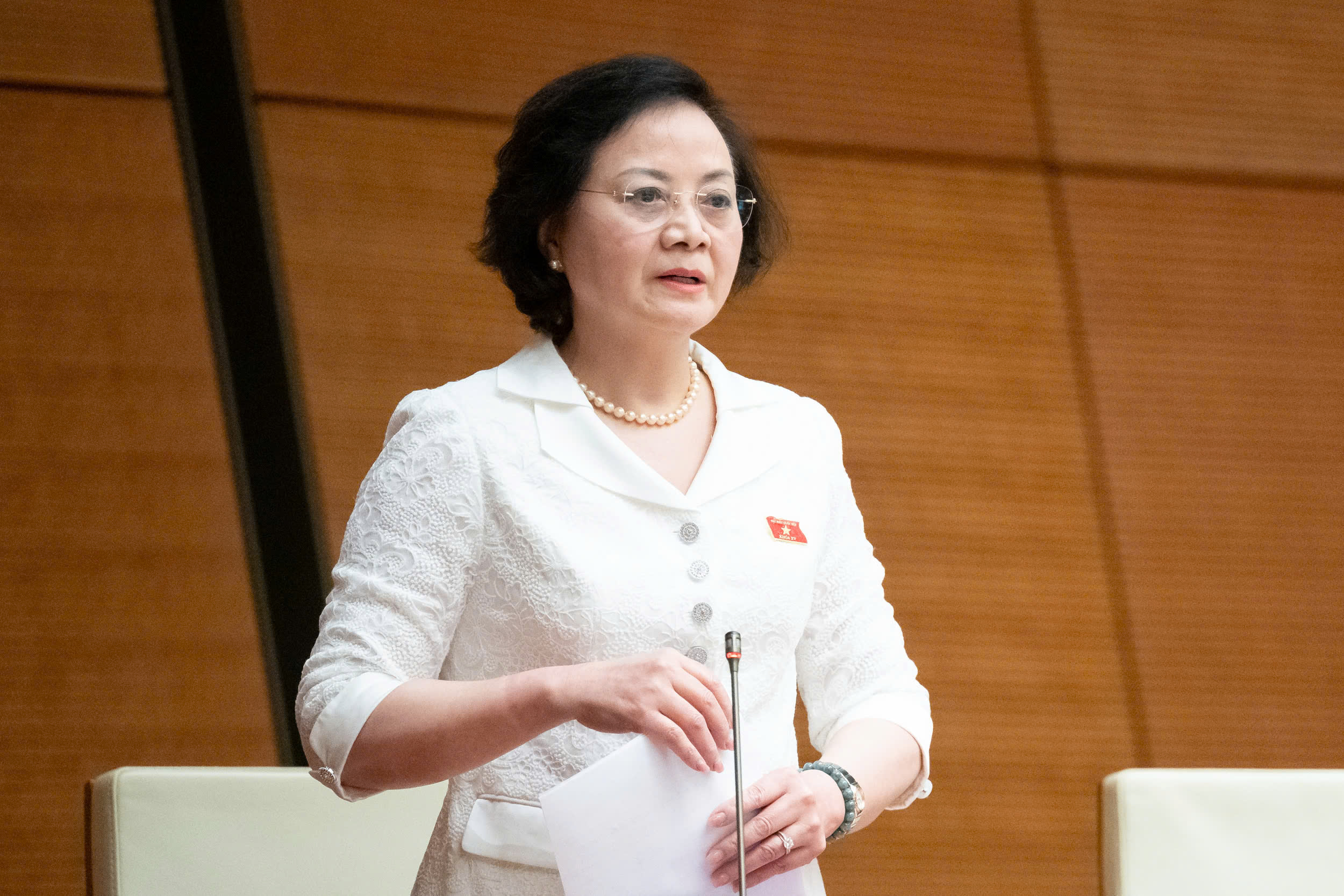 Phó Thủ tướng Phạm Thị Thanh Trà giải trình, làm rõ ý kiến đại biểu Quốc hội quan tâm. Ảnh: Quốc hội.