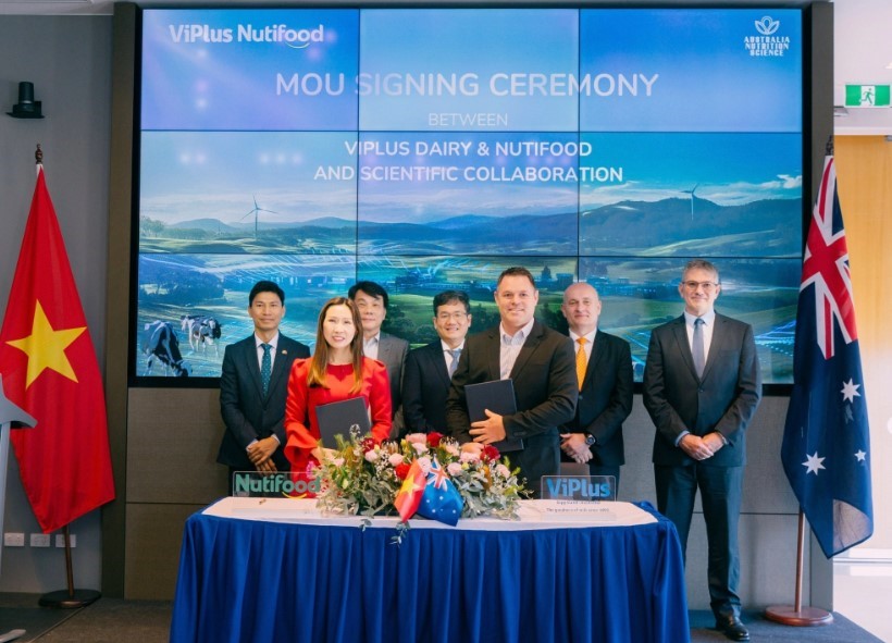 Đại diện Nutifood và ViPlus Dairy tại sự kiện ký kết hồi tháng 5. Ảnh: Nutifood.