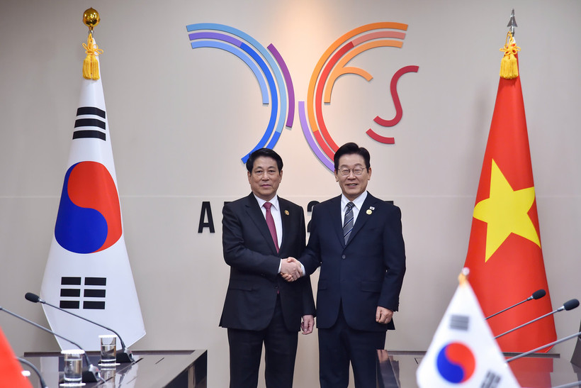 Chủ tịch nước Lương Cường hội đàm với Tổng thống Hàn Quốc Lee Jae Myung. Ảnh: TTXVN