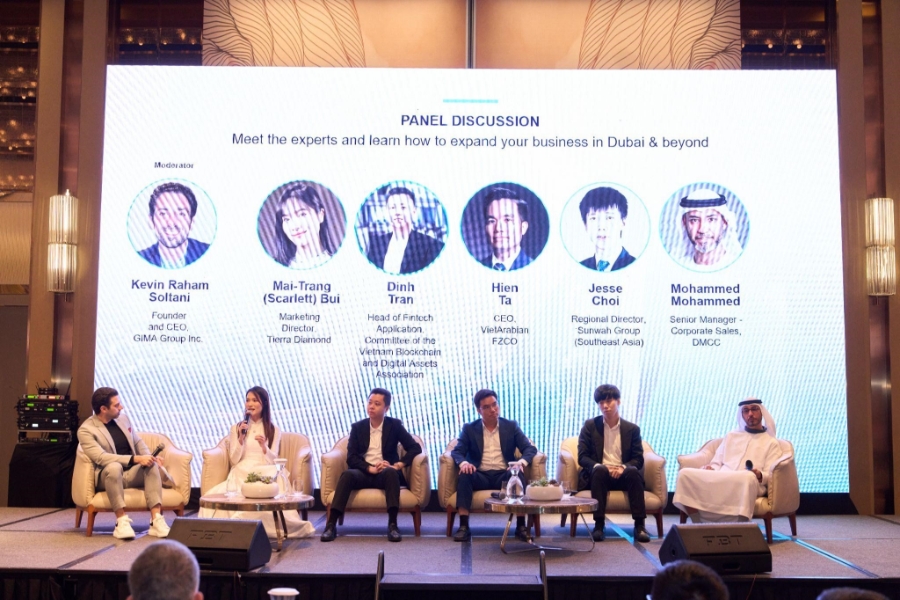 Chị Mai Trang - Giám đốc Thương hiệu Tierra Diamond chia sẻ tại sự kiện.