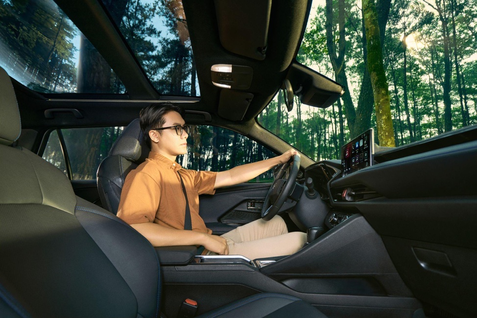 <i>Người trẻ lựa chọn ô tô cho cuộc sống tiện nghi và kết nối gia đình.</i>