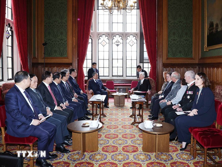 Hai nhà Lãnh đạo nhấn mạnh vai trò quan trọng của nghị viện hai nước trong việc giám sát việc triển khai có hiệu quả các thỏa thuận hợp tác song phương - Ảnh: TTXVN