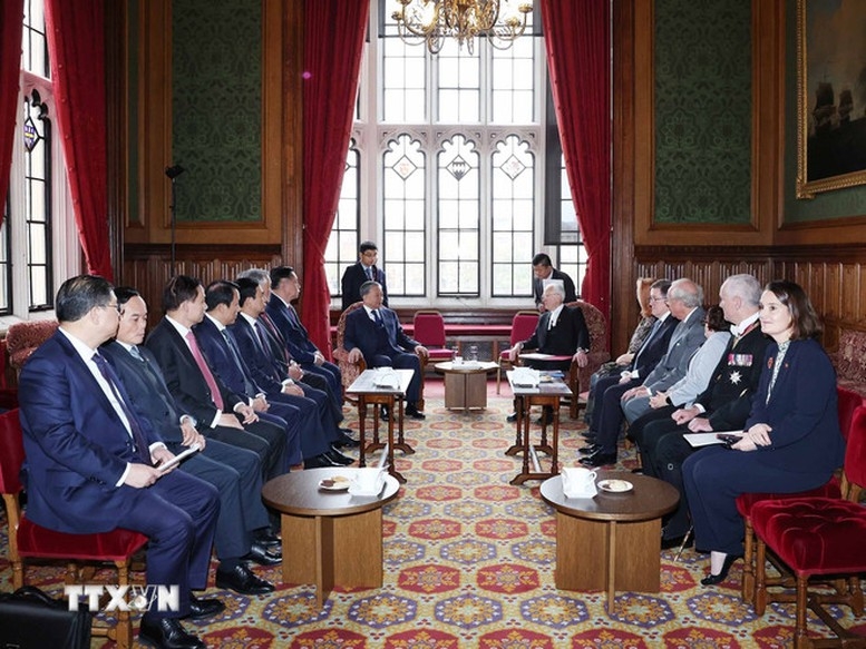 Hai nhà Lãnh đạo nhấn mạnh vai trò quan trọng của nghị viện hai nước trong việc giám sát việc triển khai có hiệu quả các thỏa thuận hợp tác song phương - Ảnh: TTXVN