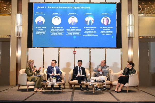 Phiên thảo luận chuyên đề tại hội thảo. Ảnh: BTC