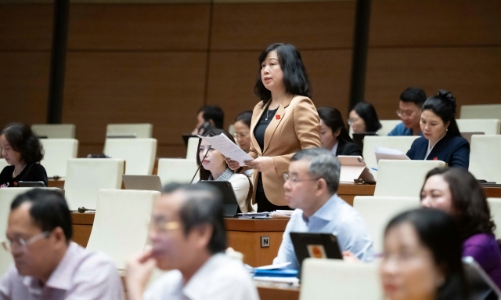 Cần có giải pháp mạnh mẽ để cải thiện môi trường làm việc cho nhân viên y tế