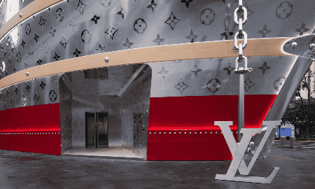LVMH cho biết doanh số tại Trung Quốc đã “chuyển sang mức tăng trưởng dương” trong quý gần nhất.
