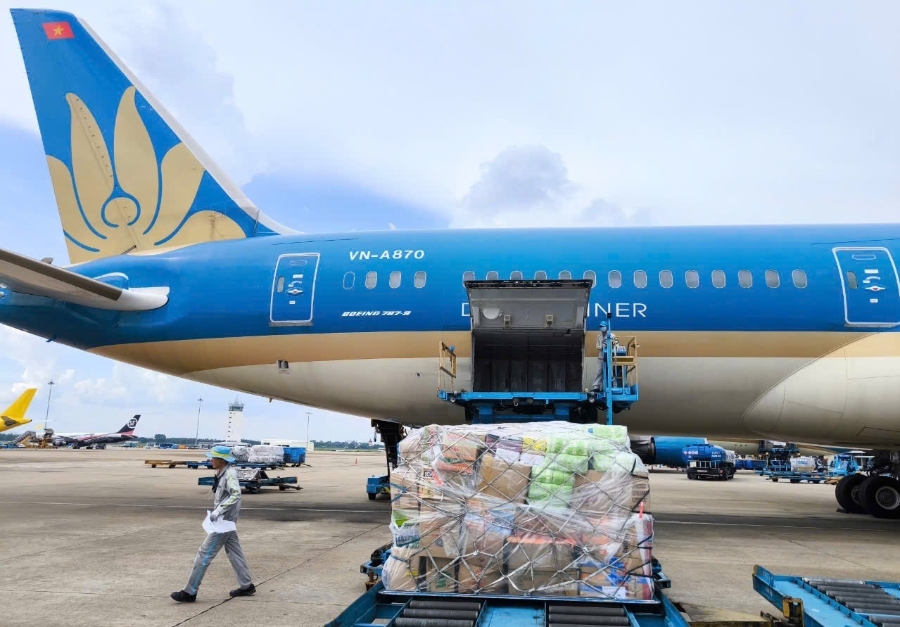 Vietnam Airlines vận chuyển miễn phí hàng hóa hỗ trợ vùng mưa lũ miền Trung.