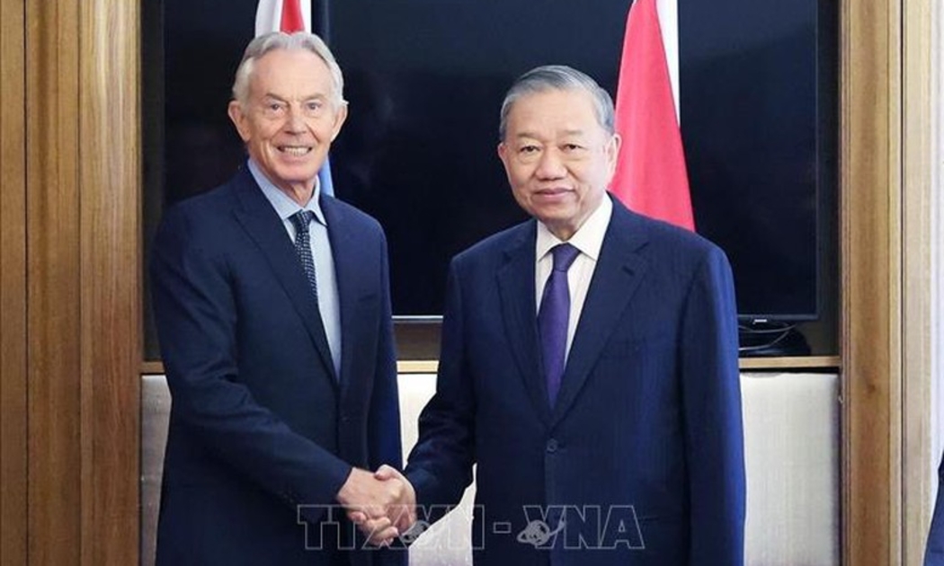 Tổng Bí thư Tô Lâm và cựu Thủ tướng Anh Tony Blair. Ảnh: TTXVN.