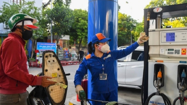 Giá xăng dầu đồng loạt tăng mạnh