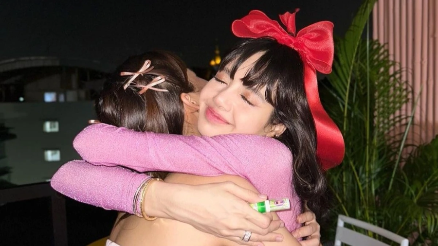 Được Lisa lăng xê và vận động viên Thái Lan sử dụng ở Olympic 2024, lọ dầu hít mũi nhanh chóng tạo thành cơn sốt.