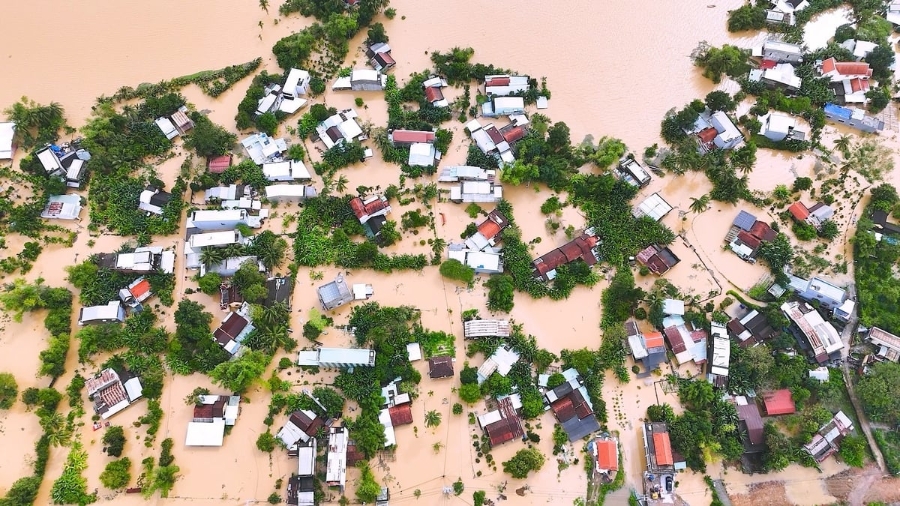 Đà Nẵng bị ngập trên diện rộng trong đợt mưa lũ lịch sử.